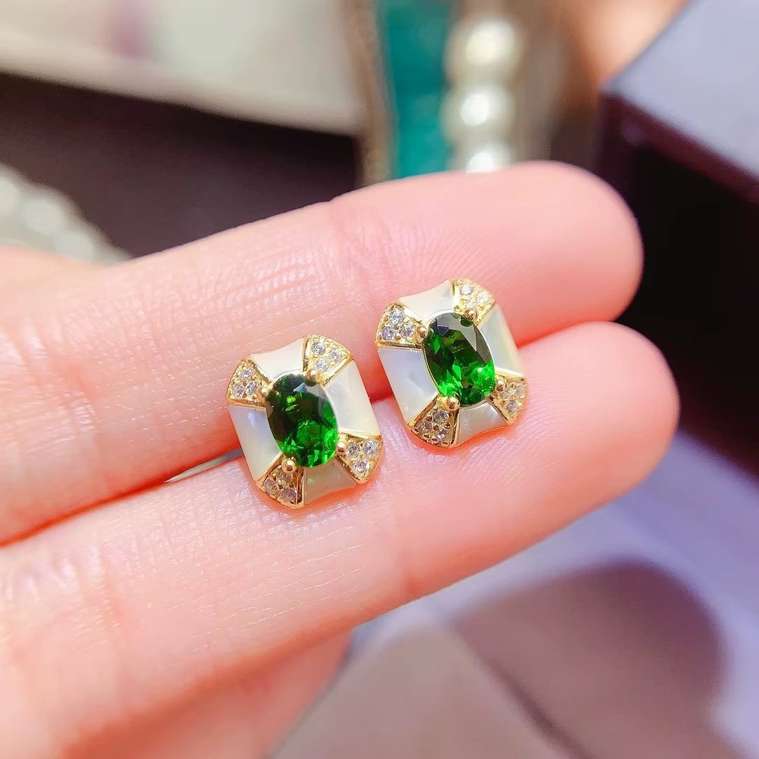 Al Ain Jewelry & Watches Exhibition 2025 - Butikowa biżuteria, naturalny diopsyd, damskie kolczyki