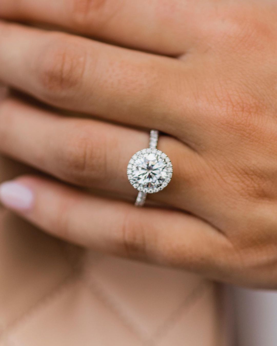 Pierścionek zaręczynowy z mois – Moissanite Ring recenzja i cena